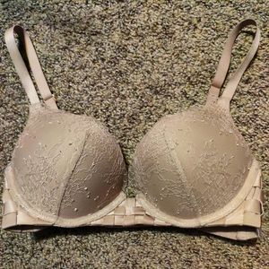 NEW! Victoria's Secret 32B Miraculous Bombshell Plunge Push-Up Bra in Beige Lace